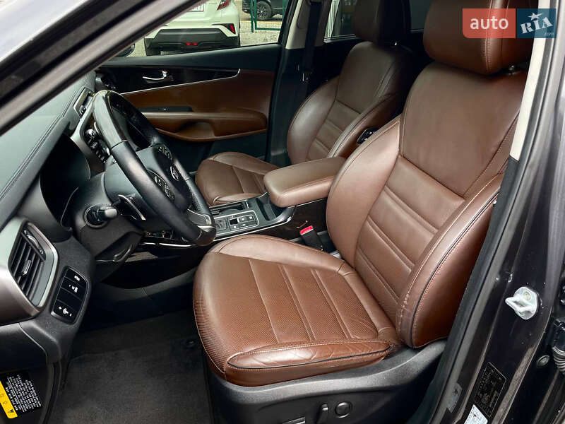Позашляховик / Кросовер Kia Sorento 2016 в Києві