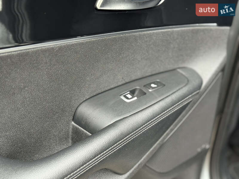 Позашляховик / Кросовер Kia Sorento 2015 в Стрию