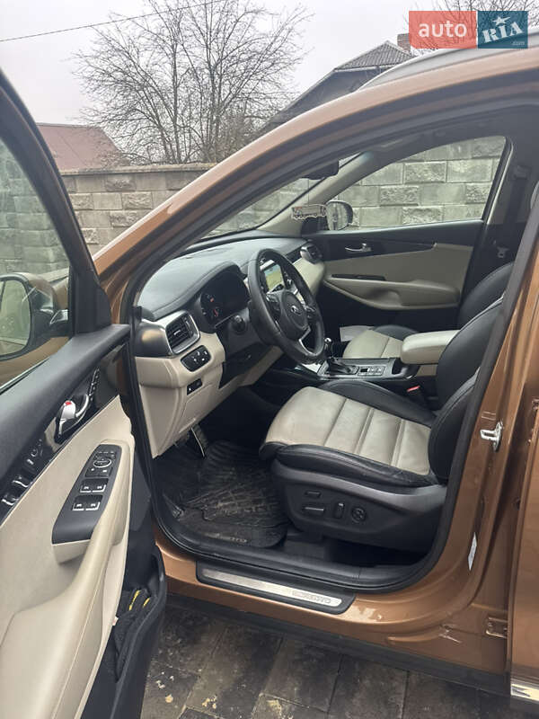 Позашляховик / Кросовер Kia Sorento 2015 в Рівному