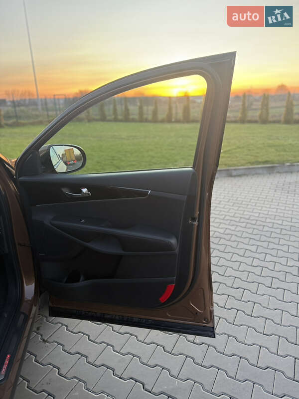 Позашляховик / Кросовер Kia Sorento 2016 в Луцьку фото 40 Позашляховик / Кросовер Kia Sorento 2016 в Луцьку