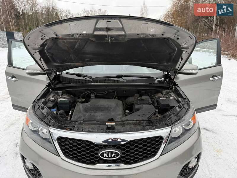Позашляховик / Кросовер Kia Sorento 2010 в Звягелі