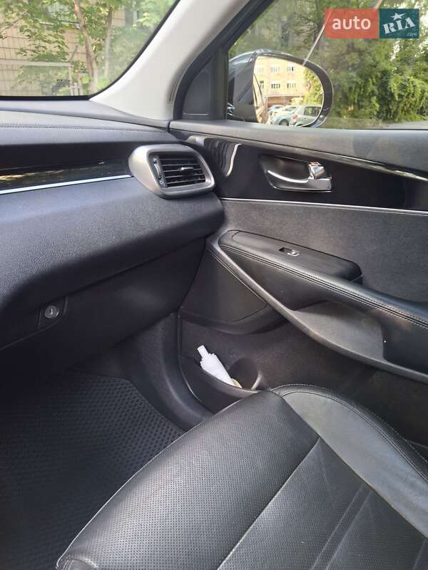 Внедорожник / Кроссовер Kia Sorento 2016 в Киеве