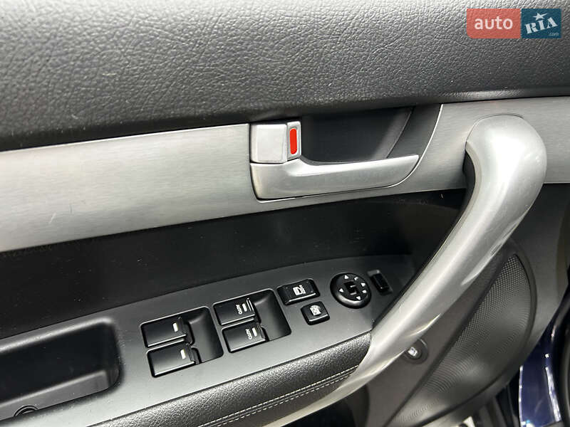 Внедорожник / Кроссовер Kia Sorento 2010 в Черновцах