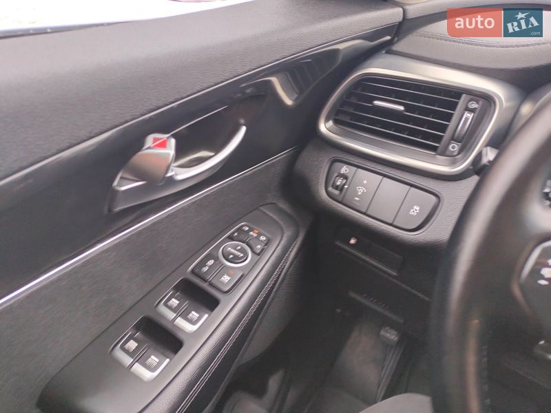 Внедорожник / Кроссовер Kia Sorento 2016 в Ровно