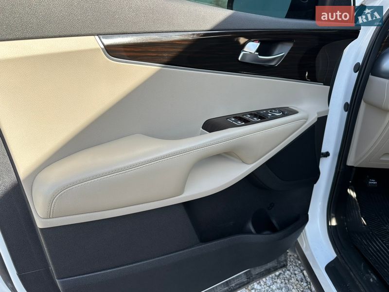 Внедорожник / Кроссовер Kia Sorento 2018 в Новояворовске