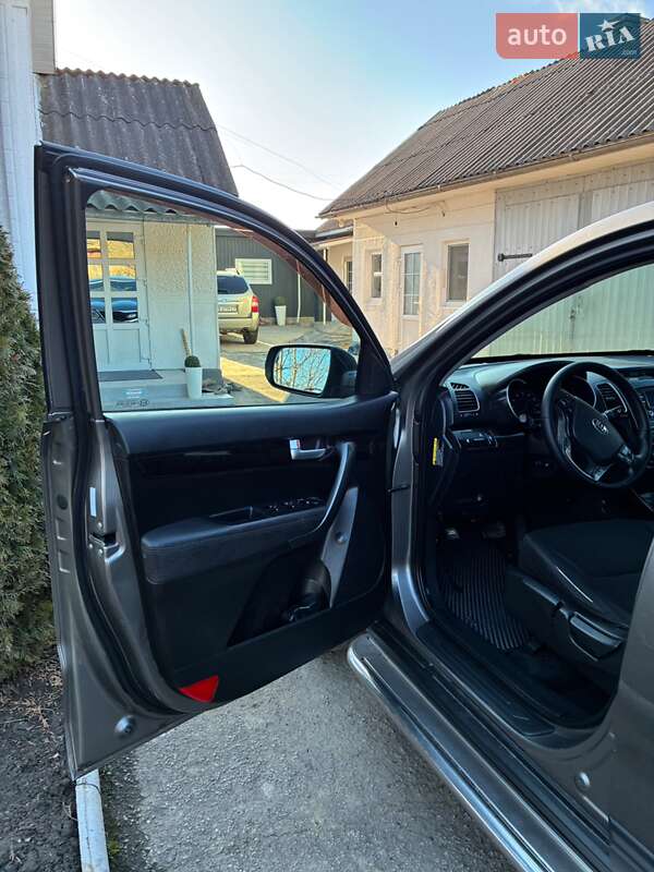 Внедорожник / Кроссовер Kia Sorento 2013 в Черновцах