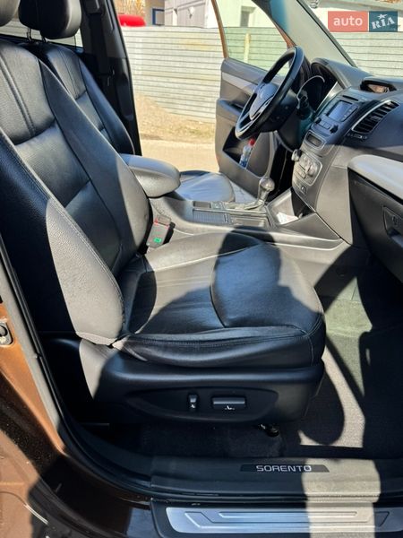 Позашляховик / Кросовер Kia Sorento 2014 в Чернівцях