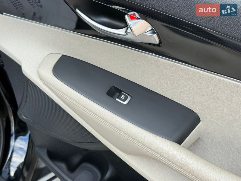 Внедорожник / Кроссовер Kia Sorento 2016 в Стрые