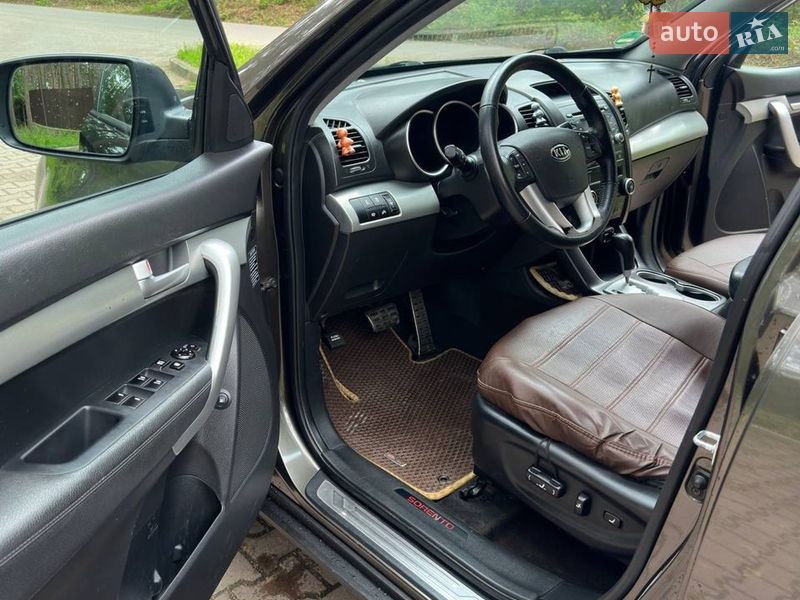Позашляховик / Кросовер Kia Sorento 2010 в Новояворівську