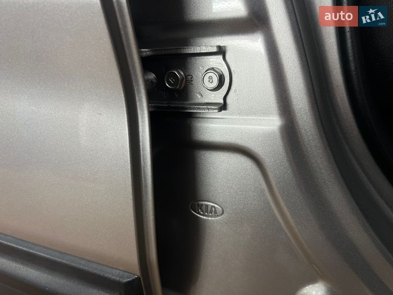 Позашляховик / Кросовер Kia Sorento 2013 в Одесі