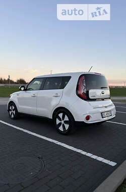 Внедорожник / Кроссовер Kia Soul EV 2016 в 