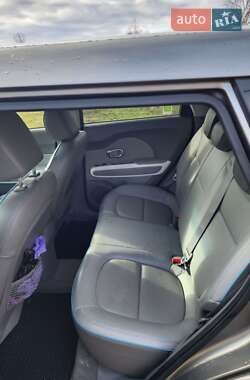 Позашляховик / Кросовер Kia Soul EV 2015 в 