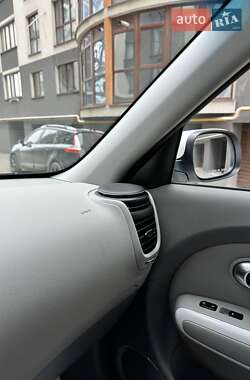 Внедорожник / Кроссовер Kia Soul EV 2017 в 