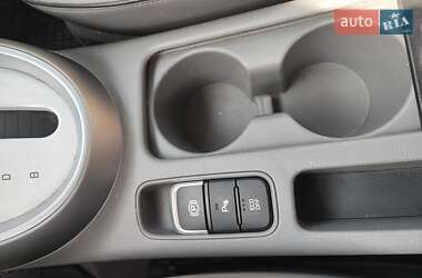 Внедорожник / Кроссовер Kia Soul EV 2015 в 