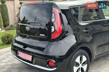 Внедорожник / Кроссовер Kia Soul EV 2017 в 