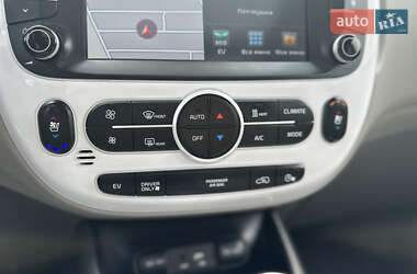 Внедорожник / Кроссовер Kia Soul EV 2017 в 
