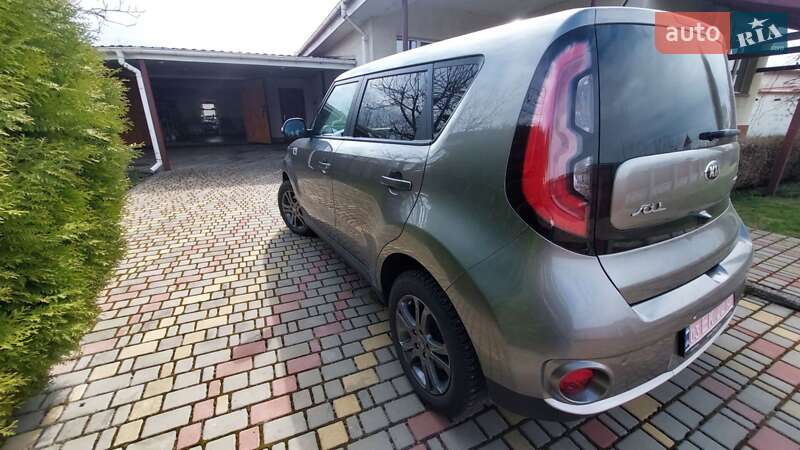 Позашляховик / Кросовер Kia Soul EV 2015 в Дубровиці