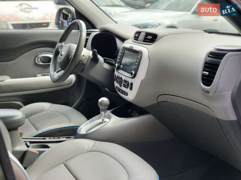 Позашляховик / Кросовер Kia Soul EV 2015 в Києві