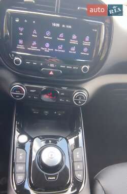 Внедорожник / Кроссовер Kia Soul EV 2022 в 