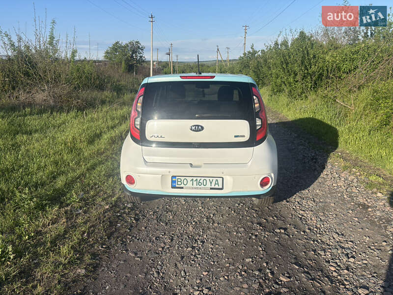 Позашляховик / Кросовер Kia Soul EV 2015 в Верхівцеві