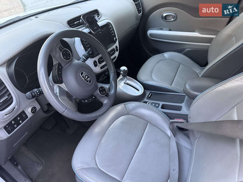 Позашляховик / Кросовер Kia Soul EV 2015 в Верхівцеві