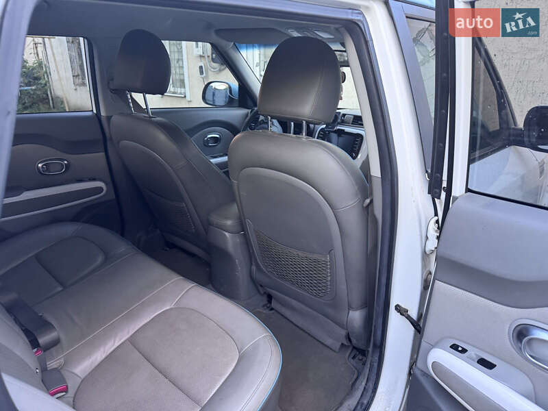 Позашляховик / Кросовер Kia Soul EV 2015 в Верхівцеві