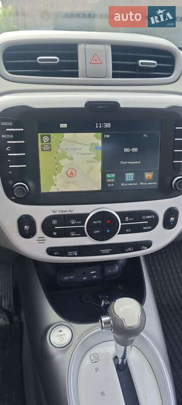 Внедорожник / Кроссовер Kia Soul EV 2016 в Новояворовске
