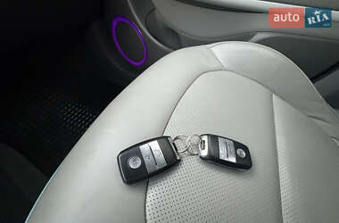 Внедорожник / Кроссовер Kia Soul EV 2015 в 