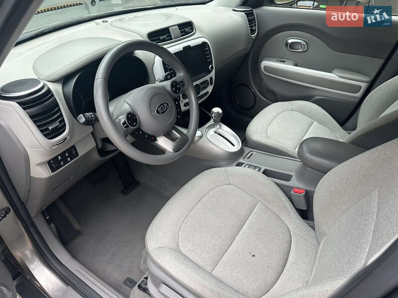 Позашляховик / Кросовер Kia Soul EV 2016 в Києві