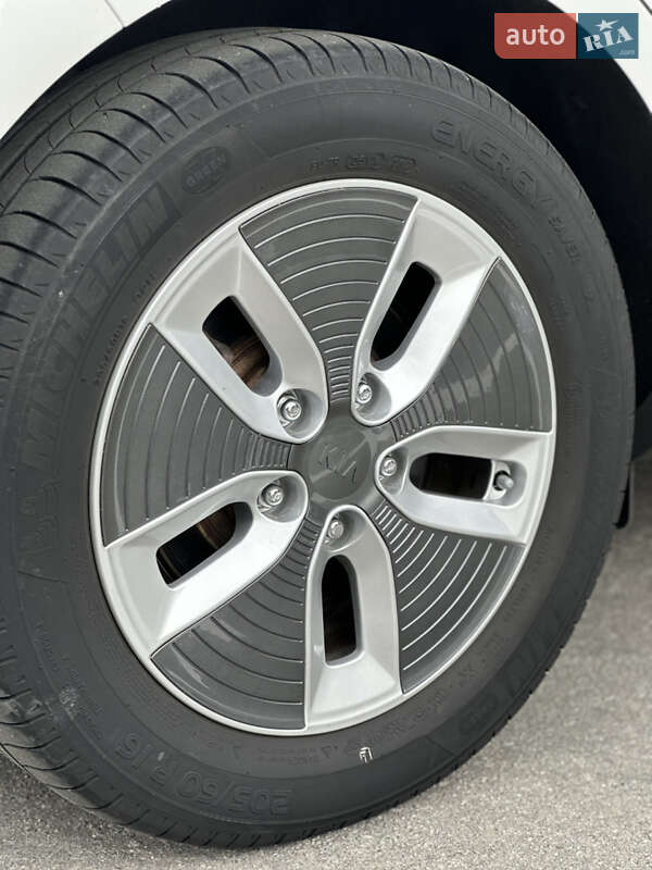 Позашляховик / Кросовер Kia Soul EV 2018 в Чернівцях