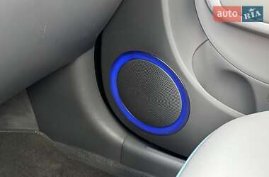 Внедорожник / Кроссовер Kia Soul EV 2017 в 