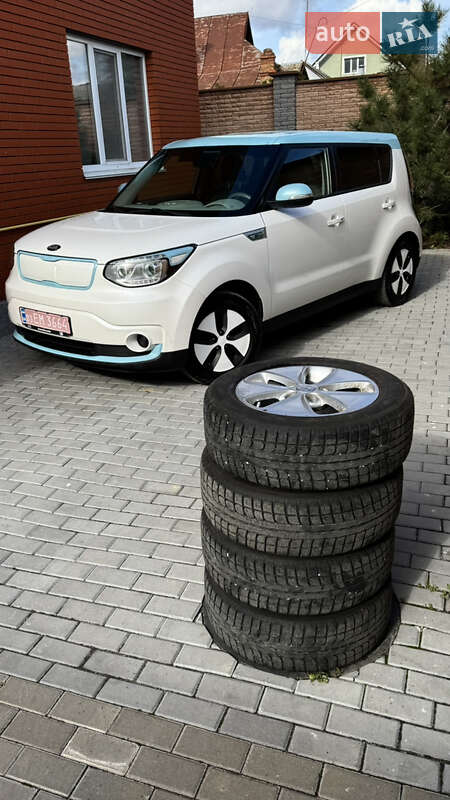 Внедорожник / Кроссовер Kia Soul EV 2015 в Виннице