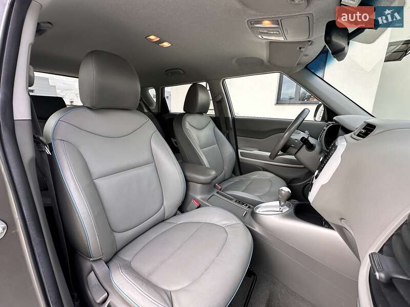 Позашляховик / Кросовер Kia Soul EV 2015 в Луцьку