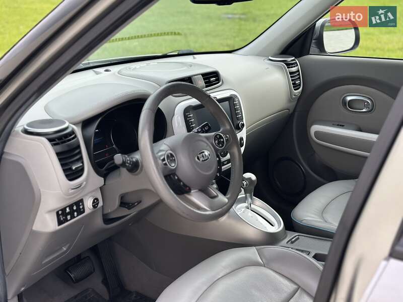 Позашляховик / Кросовер Kia Soul EV 2015 в Луцьку