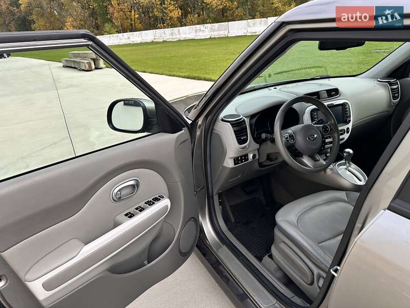 Позашляховик / Кросовер Kia Soul EV 2015 в Луцьку