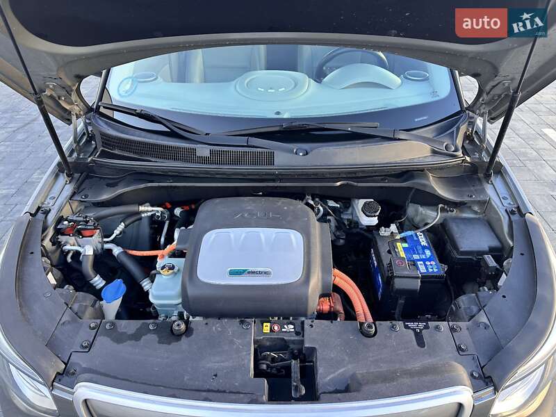 Внедорожник / Кроссовер Kia Soul EV 2015 в Луцке фото 15 Внедорожник / Кроссовер Kia Soul EV 2015 в Луцке