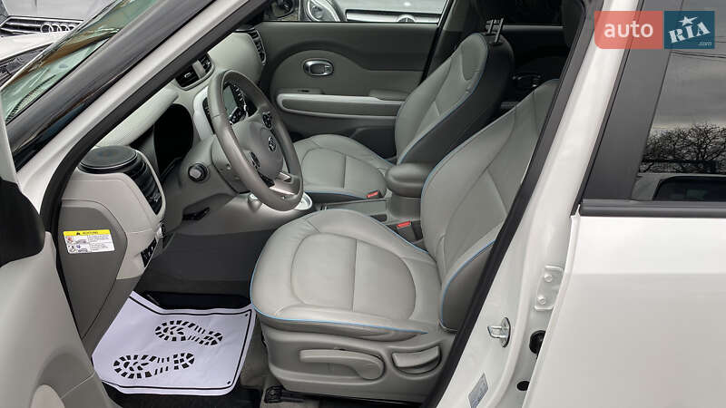 Позашляховик / Кросовер Kia Soul EV 2016 в Луцьку