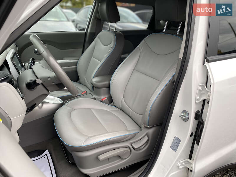 Позашляховик / Кросовер Kia Soul EV 2016 в Луцьку