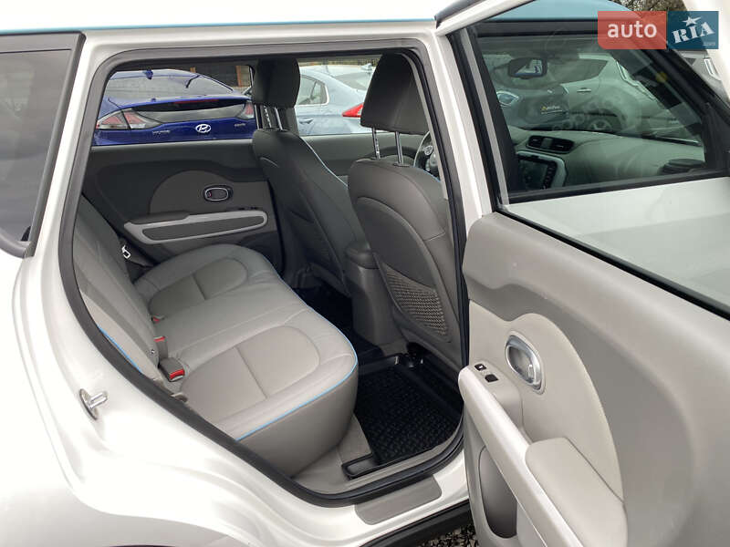 Позашляховик / Кросовер Kia Soul EV 2016 в Луцьку