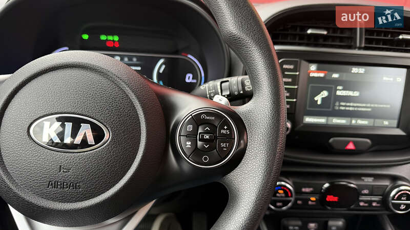 Внедорожник / Кроссовер Kia Soul EV 2021 в Киеве