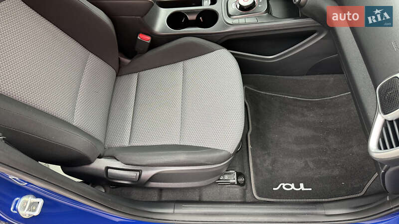 Внедорожник / Кроссовер Kia Soul EV 2021 в Киеве