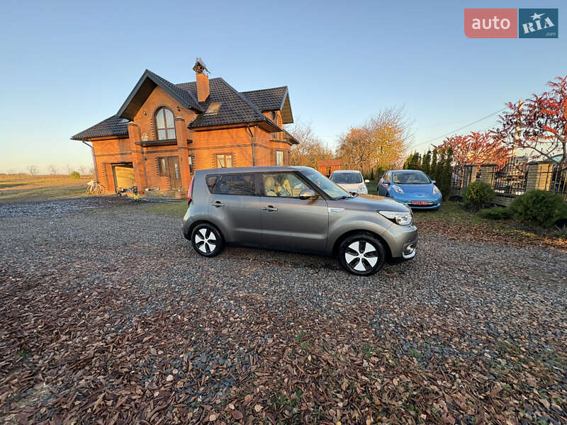 Внедорожник / Кроссовер Kia Soul EV 2016 в Луцке фото 14 Внедорожник / Кроссовер Kia Soul EV 2016 в Луцке