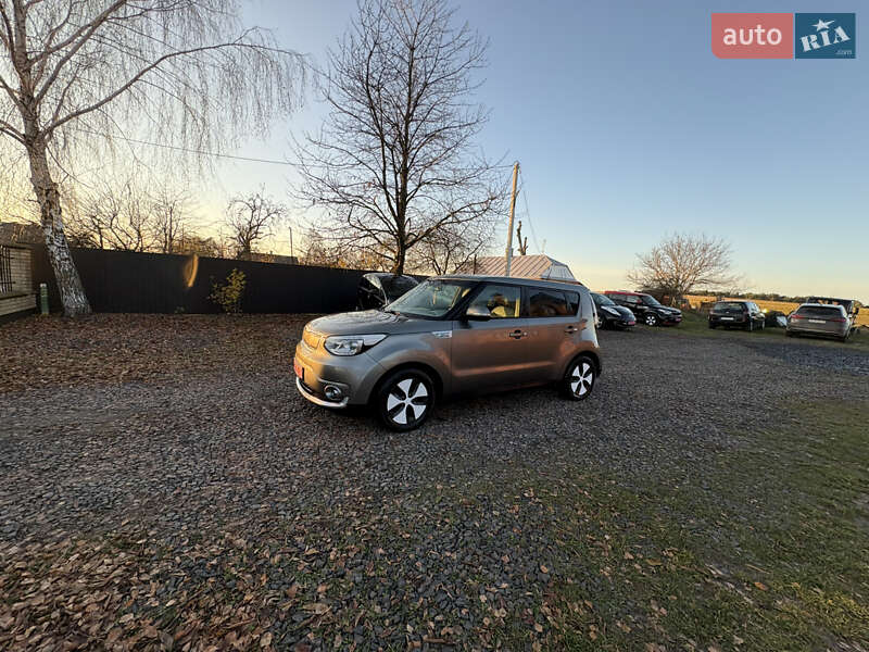 Внедорожник / Кроссовер Kia Soul EV 2016 в Луцке фото 19 Внедорожник / Кроссовер Kia Soul EV 2016 в Луцке