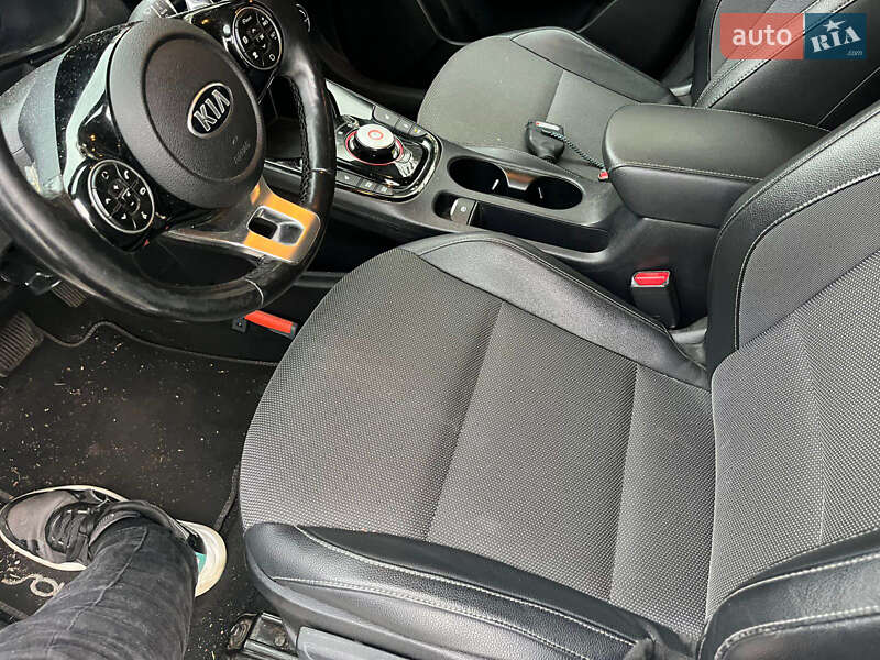 Позашляховик / Кросовер Kia Soul EV 2020 в Дубні