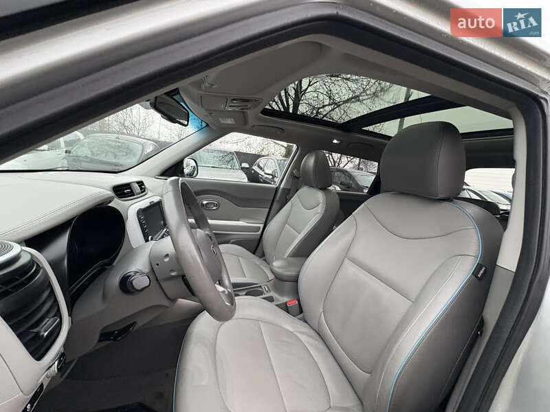 Внедорожник / Кроссовер Kia Soul EV 2016 в Луцке фото 23 Внедорожник / Кроссовер Kia Soul EV 2016 в Луцке