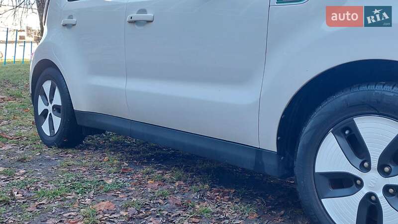 Внедорожник / Кроссовер Kia Soul EV 2014 в Луцке