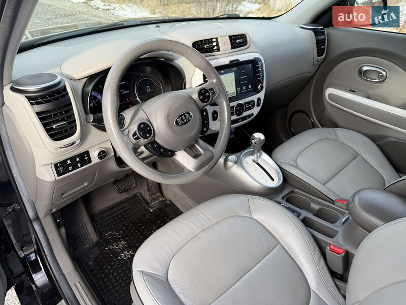 Позашляховик / Кросовер Kia Soul EV 2015 в Івано-Франківську
