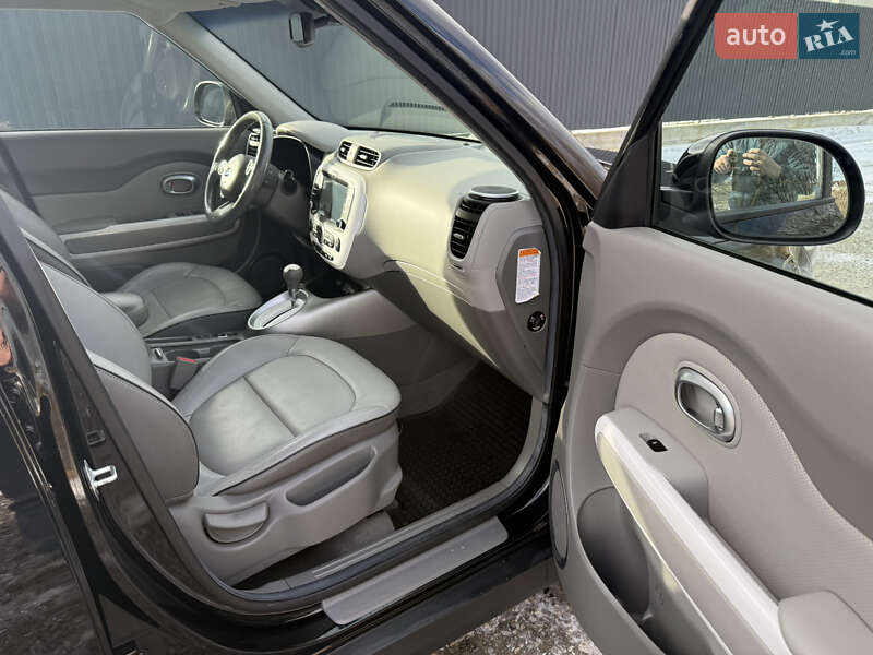 Позашляховик / Кросовер Kia Soul EV 2015 в Івано-Франківську