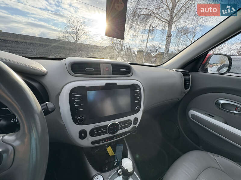 Внедорожник / Кроссовер Kia Soul EV 2015 в Луцке