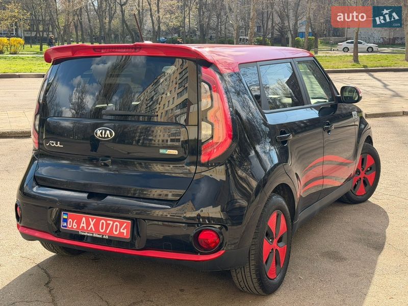 Позашляховик / Кросовер Kia Soul EV 2015 в Миколаєві
